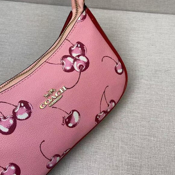 Coach red cherry print bag, size 24 x 157 cm. - Picture 7 of 9